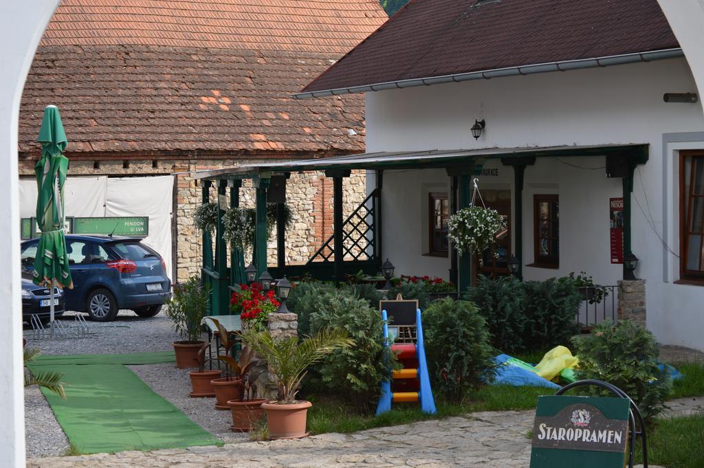 Restaurace A Penzion U Lva Karlštejn Eksteriør billede