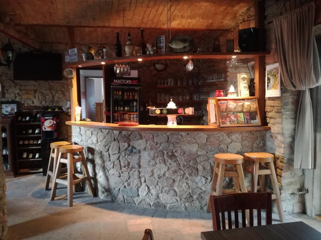 Restaurace A Penzion U Lva Karlštejn Eksteriør billede