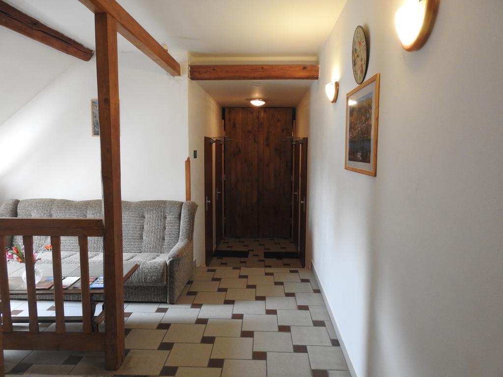 Restaurace A Penzion U Lva Karlštejn Eksteriør billede