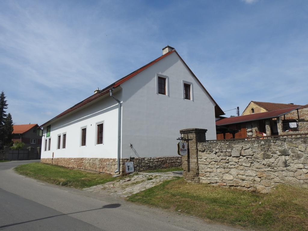 Restaurace A Penzion U Lva Karlštejn Eksteriør billede